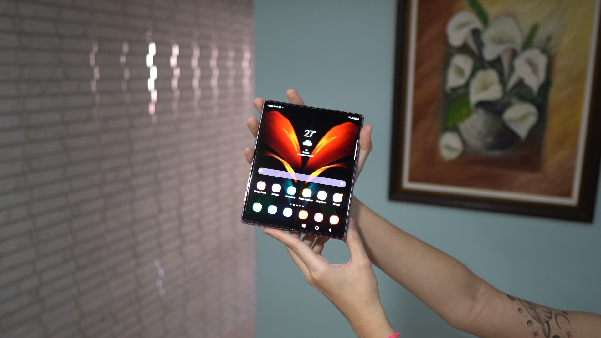 Galaxy Z Fold 2 comea a receber atualizao com Android 12 e One UI 4.0 estvel