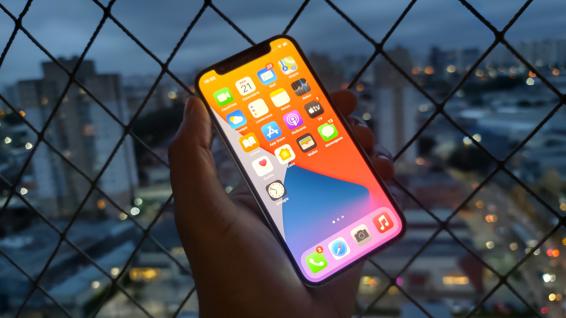 Versão exclusiva! iPhone X com USB-C e certificação IPX7 é vendido por ...