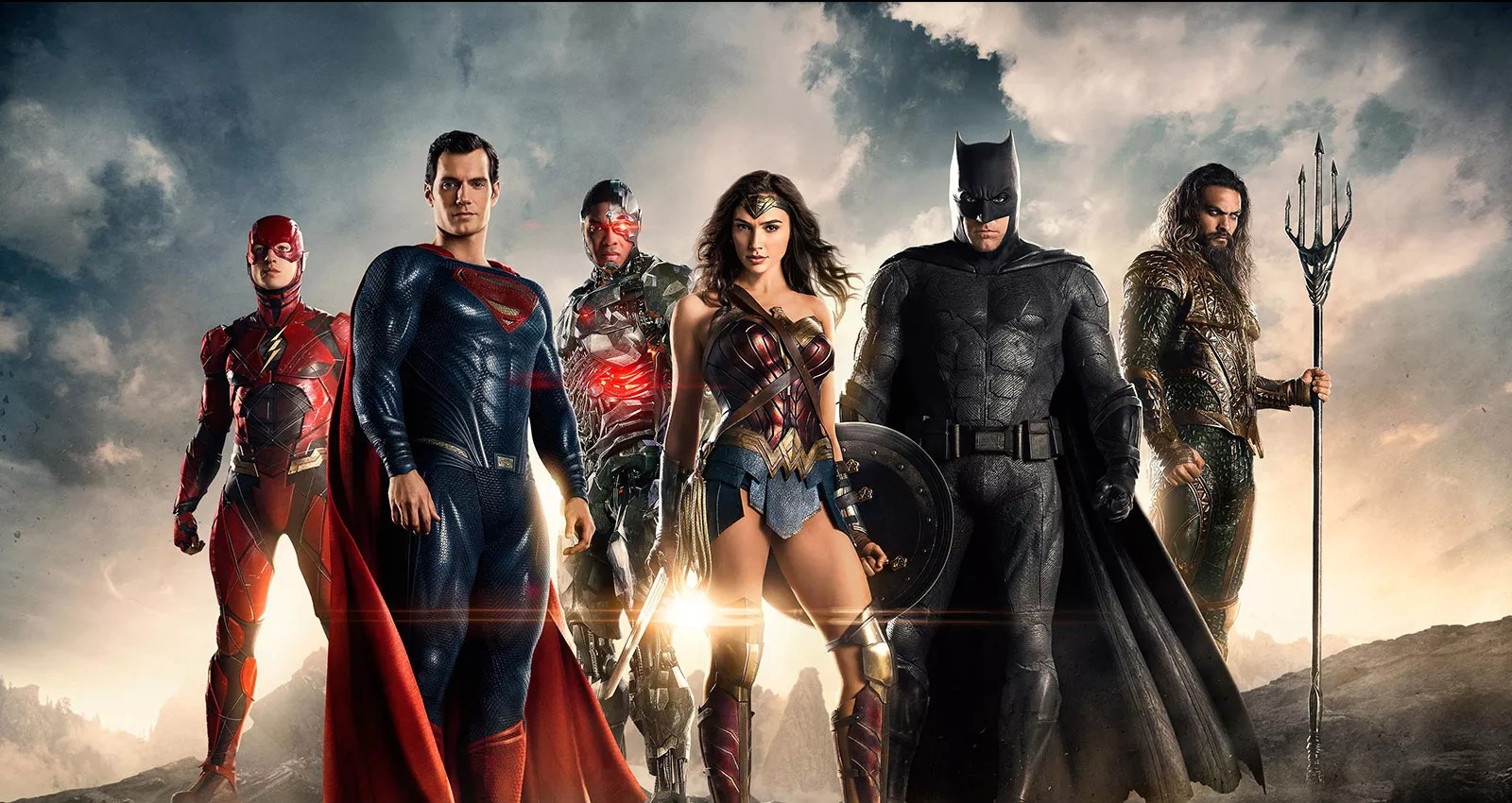 Henry Cavill, o Superman, surge com visual diferente para novo filme