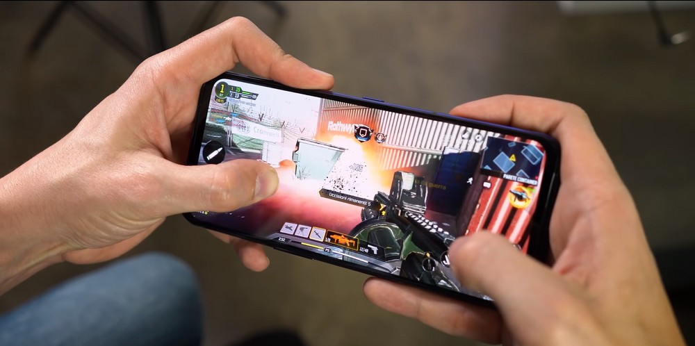 Teste: celular gamer da Lenovo quebra ao meio em apenas 2 segundos -  TecMundo