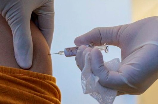 Vacinao avana no Brasil e cerca de 800 municpios no registraram mortes por Covid-19 nesta semana