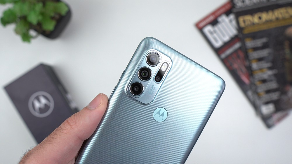 Moto G60s: celular intermediário prioriza jogos e carregamento rápido