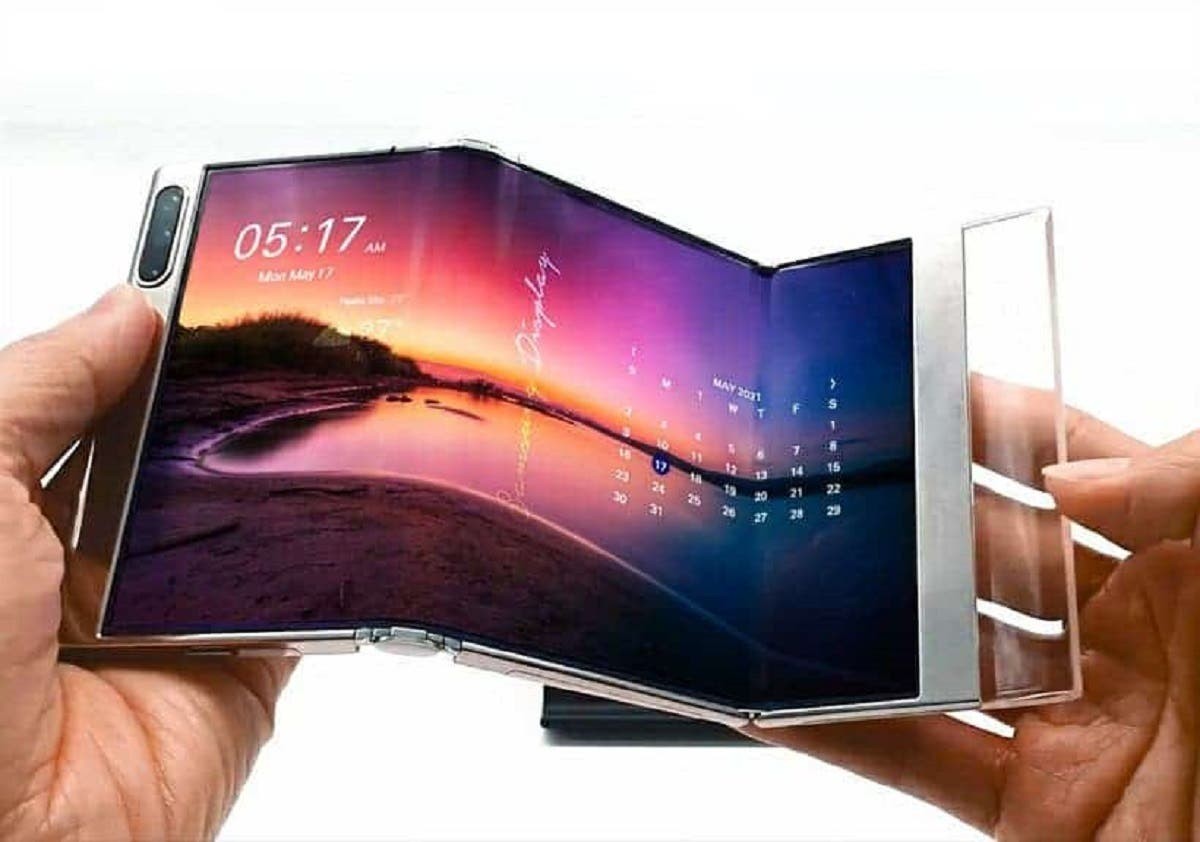 Samsung apresenta seu primeiro celular com duas dobras na tela