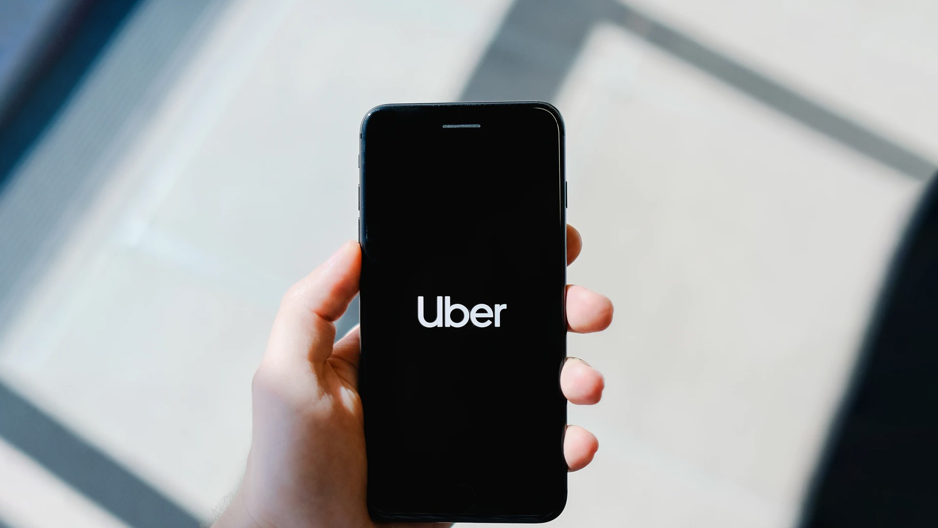 Aplicativos como Uber, iFood e Netflix são usados para tentar localizar  devedor - Moreno Moro