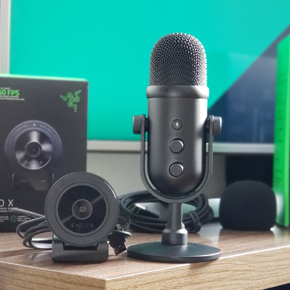 Razer Seiren V2 Pro e KIYO X: melhor microfone e webcam para