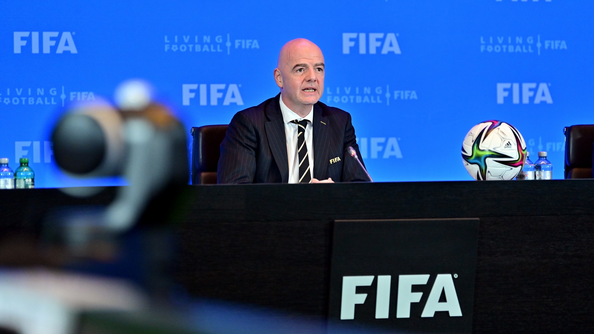 FIFA usará inteligencia artificial para optimizar el VAR