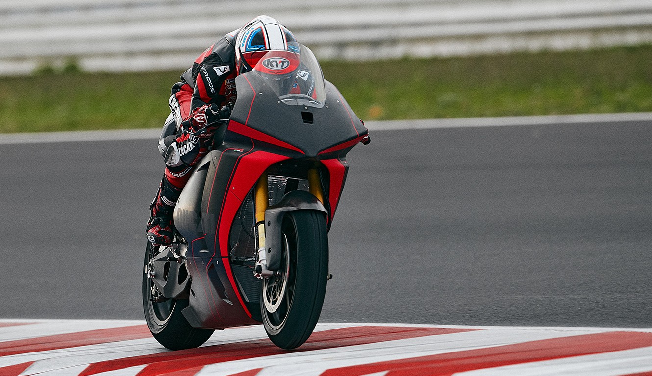 Ducati testa prottipo de moto eltrica e desempenho elogiado por piloto da MotoGP
