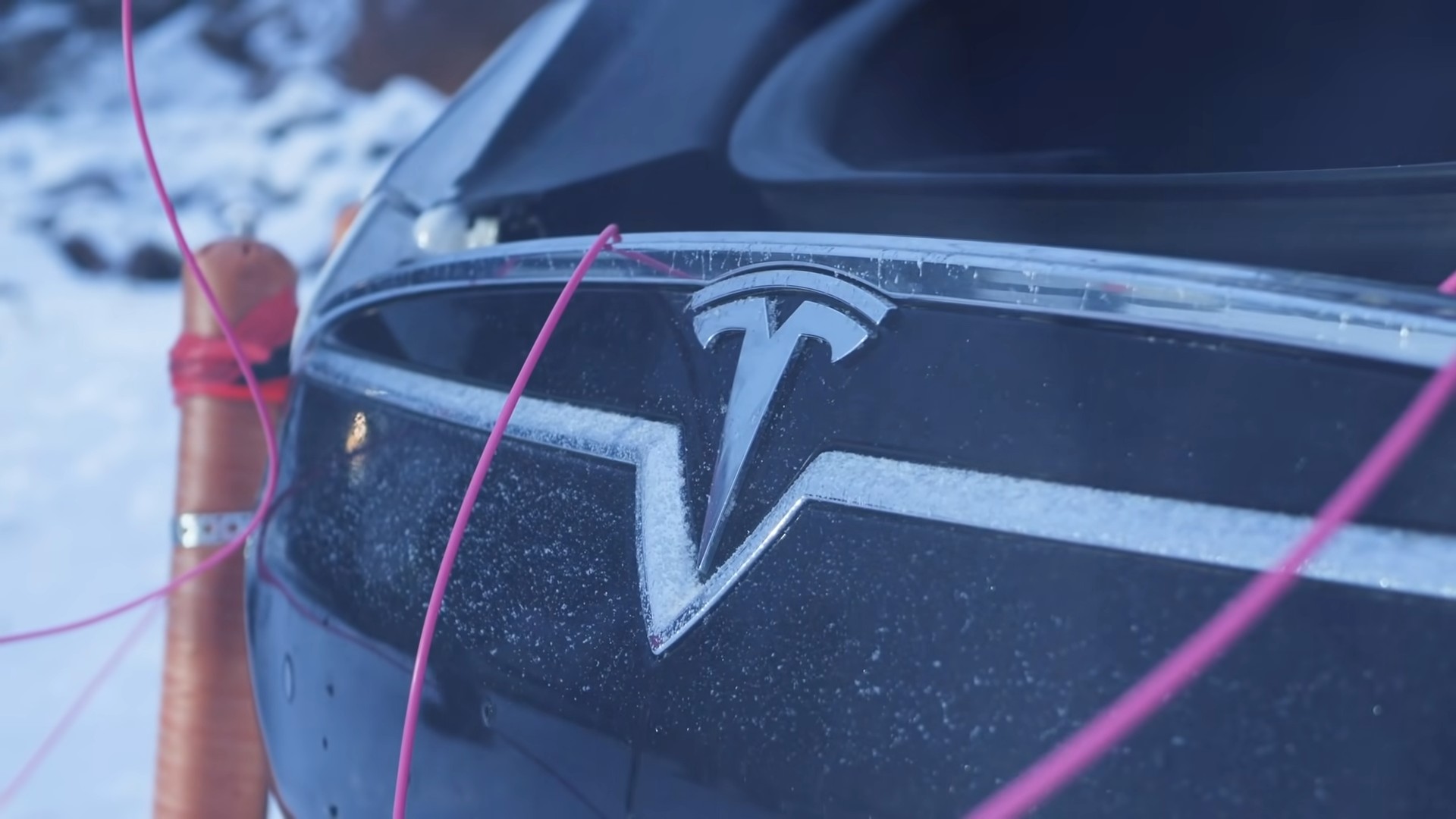 Finlands explode Tesla para no gastar quase R$ 130 mil em troca de bateria