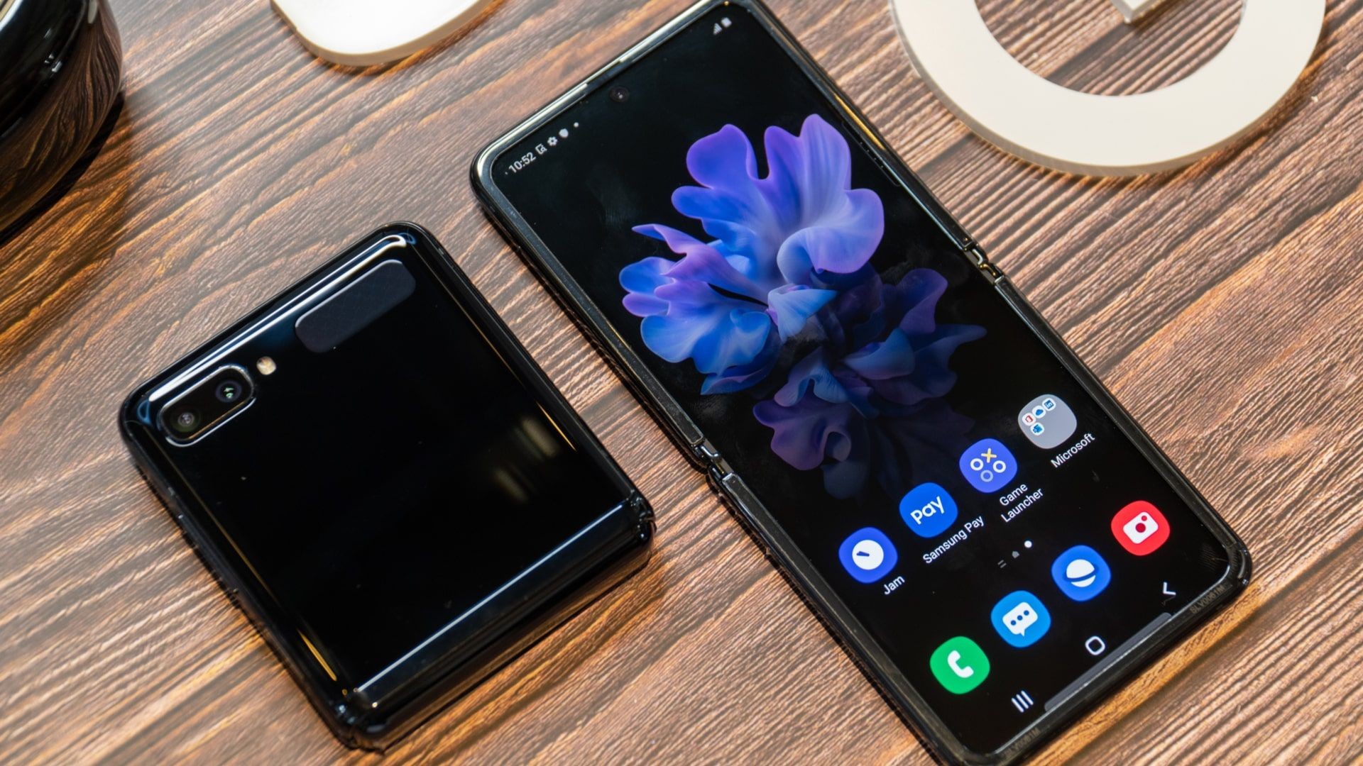 Samsung libera Android 12 e One UI 4.0 estvel para o Galaxy Z Flip original