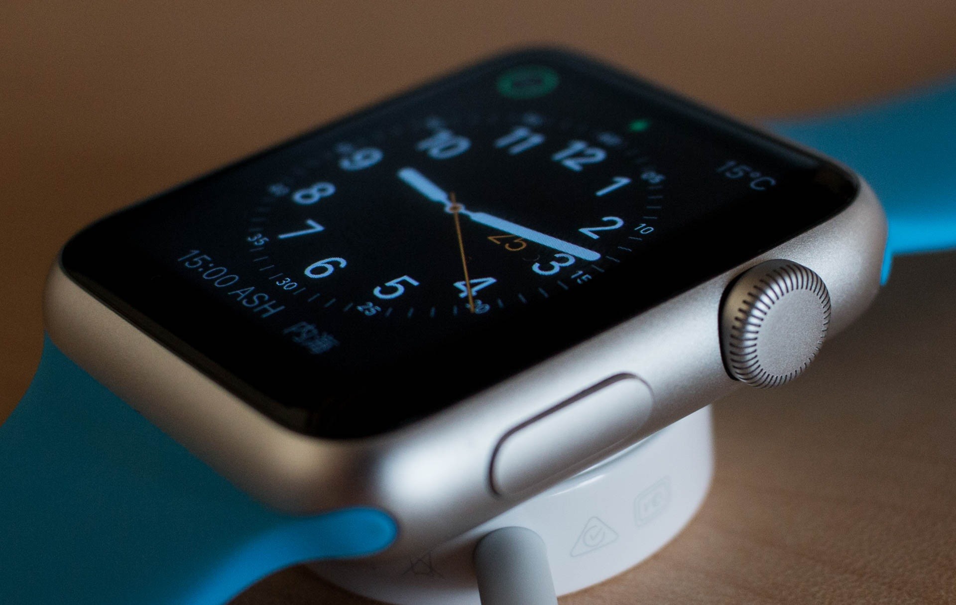 A Apple lança o iPhone 6 e o Apple Watch, seu relógio de pulso inteligente, Economia