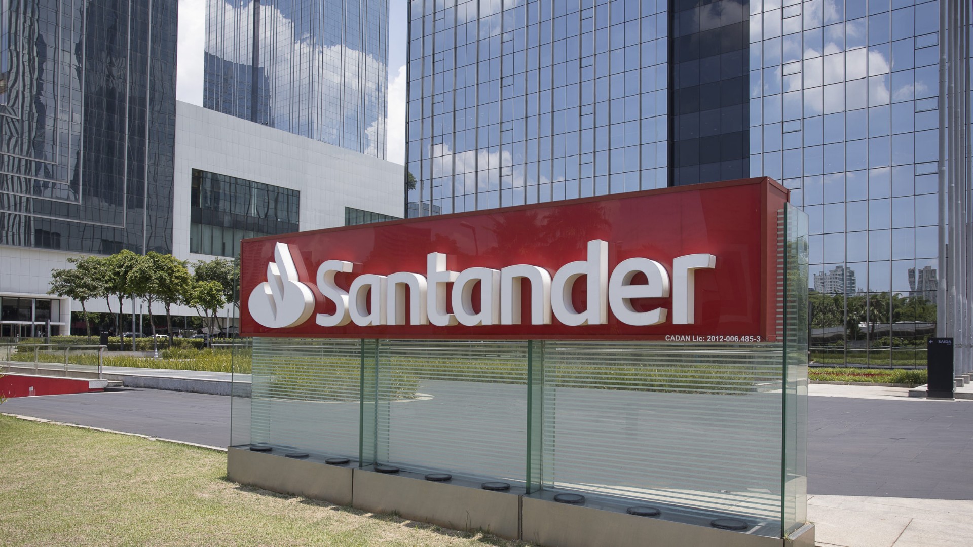 Ops! Santander deposita quase R$ 1 bi por engano no Natal em contas do Reino Unido