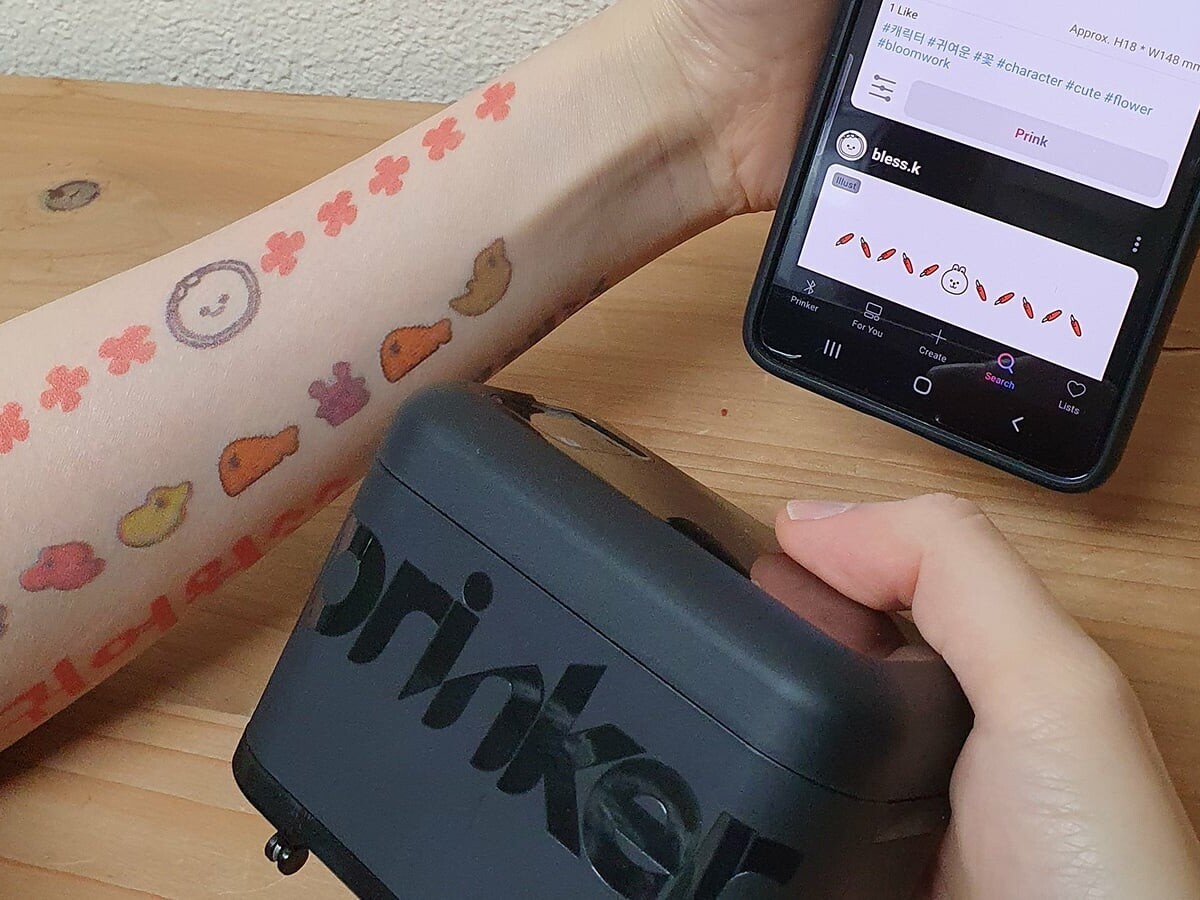 CES 2022: empresa apresenta nova mquina que imprime tatuagens na pele e dispensa agulhas