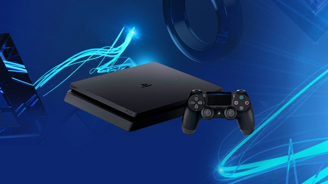 Console PlayStation 4 Slim preto com controle DualShock 4 sobre fundo azul abstrato com luzes neon ciano