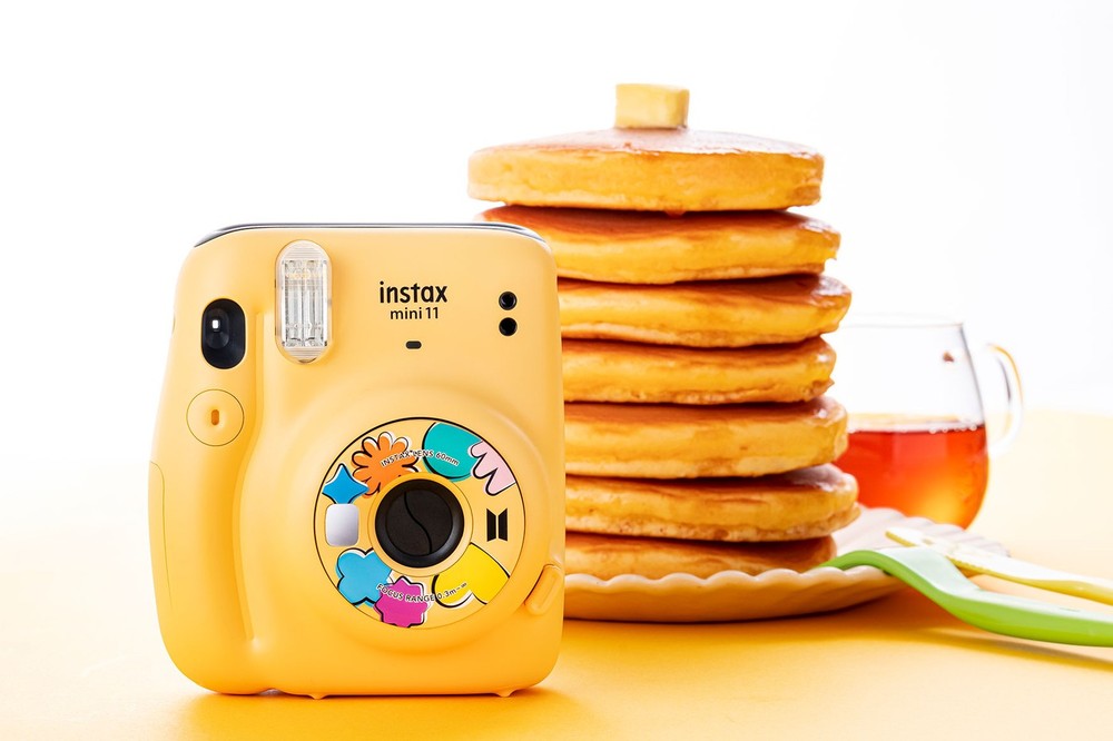 Instax Mini 11 BTS versão Butter: Fujifilm lança câmera em