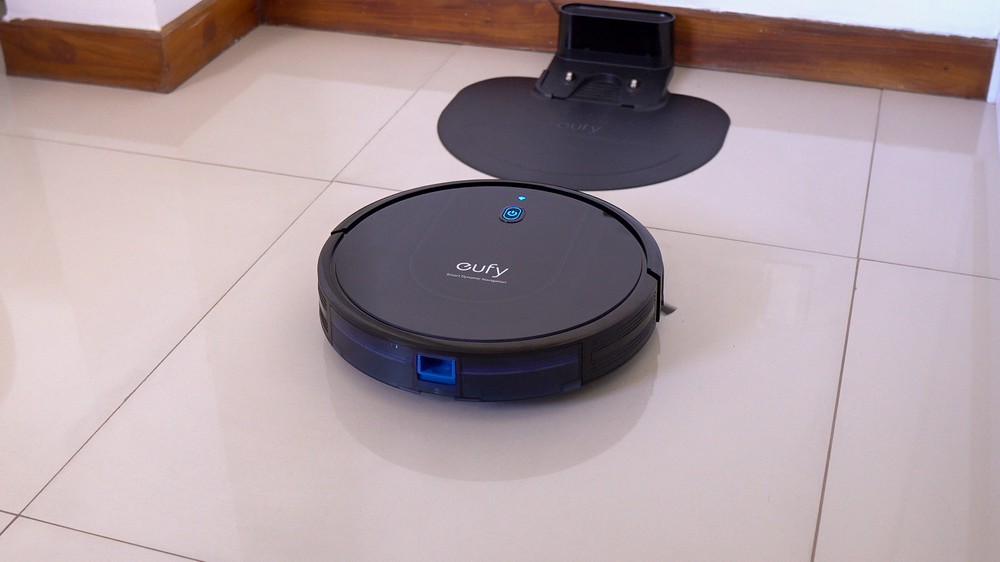 Eufy G10 Híbrido Robo Aspirador, Navegação Dinâmica Inteligente, Super  Sucção 2000Pa, Ótimo para limpar os pelos do seu cão ou gato. Varre e  esfrega, Silencioso, Recarregamento automático