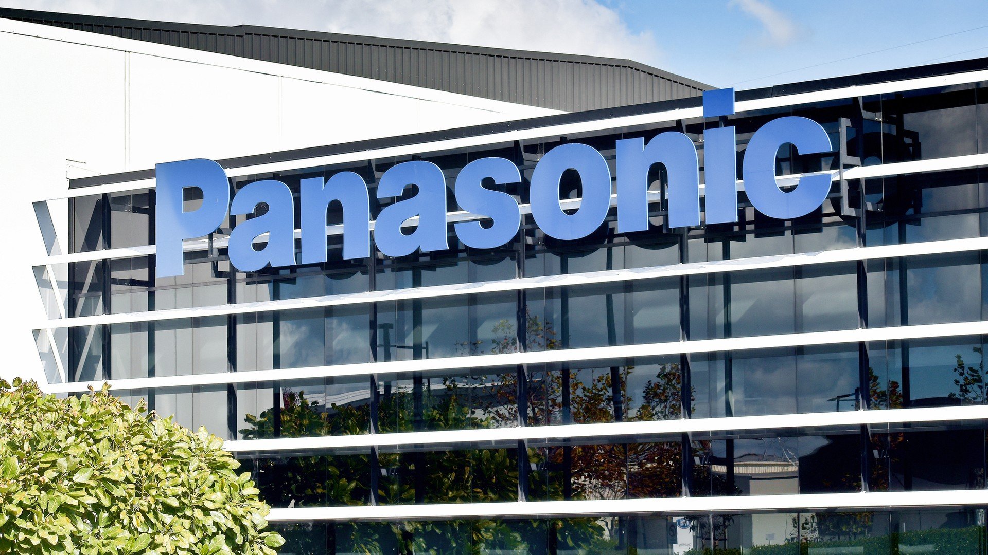 Panasonic anuncia celular 4G básico para quem quer fugir dos smartphones