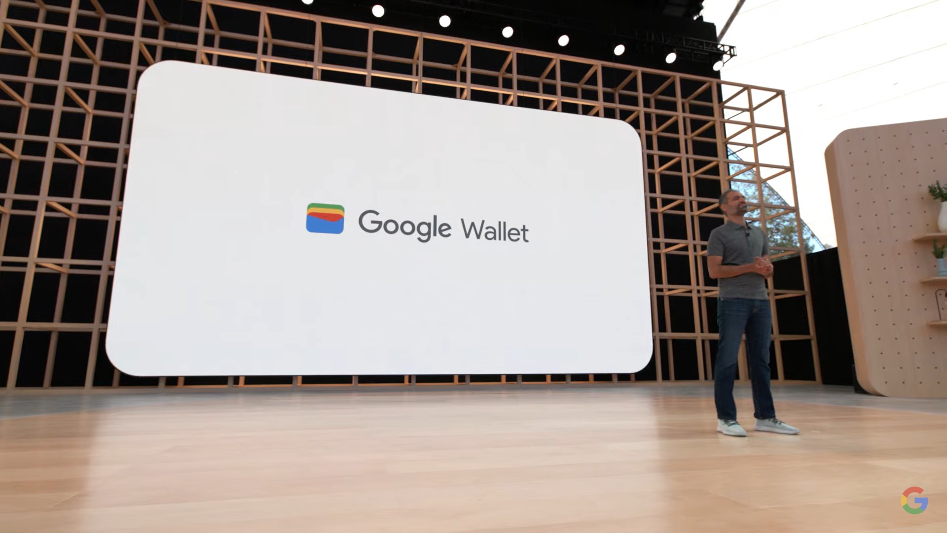 Google atualiza Carteira com chaves de carro mais inteligentes e otimiza design da Play Store
