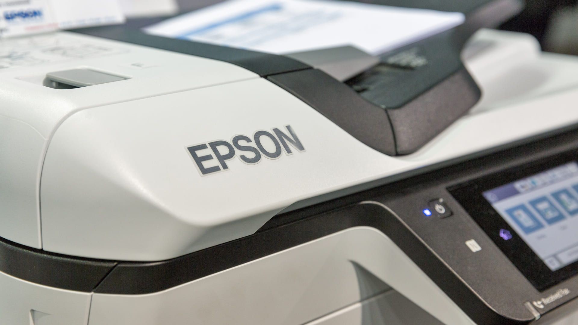 Epson launches a new laser projector with a lifespan of up to 20,000 hours and Smart TV functionality