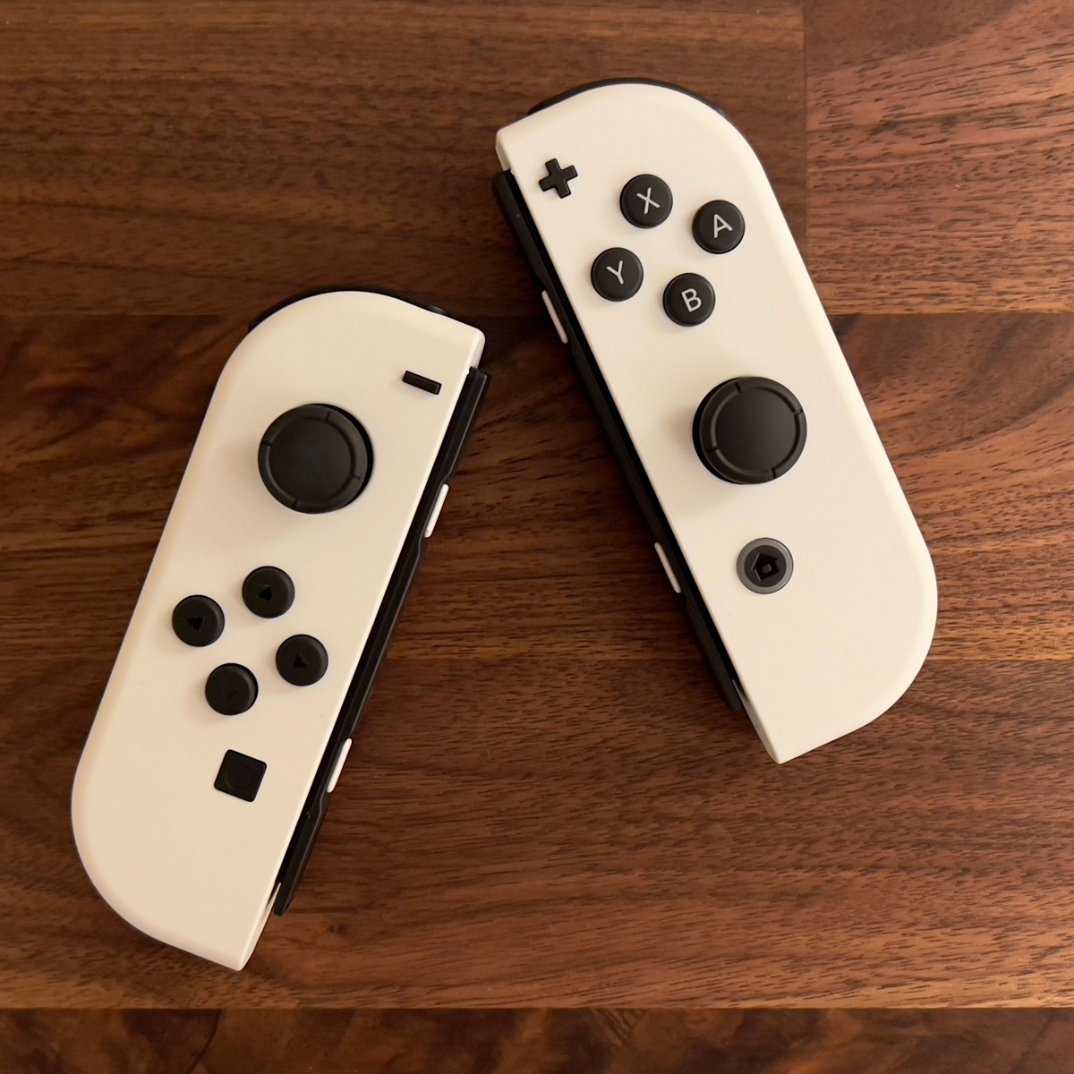 iOS 16 permitirá jogar no iPhone com controles do Nintendo Switch