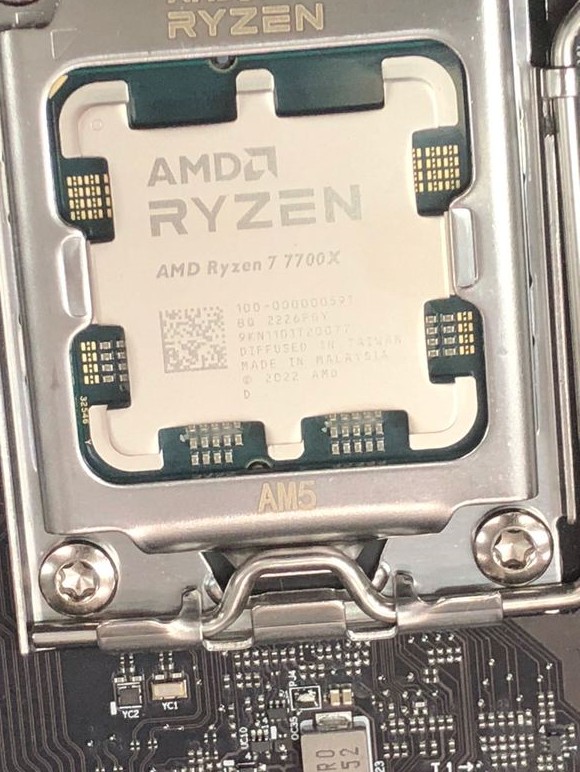 AMD Ryzen 7 7700X: vazamento revela imagem real do processador Zen