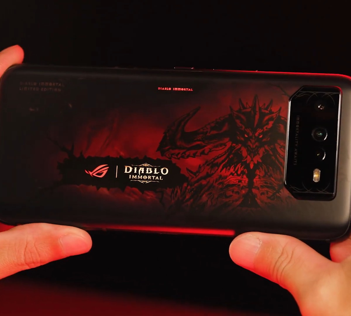 Vídeo de unboxing do Asus ROG Phone 6 Diablo Immortal Edition