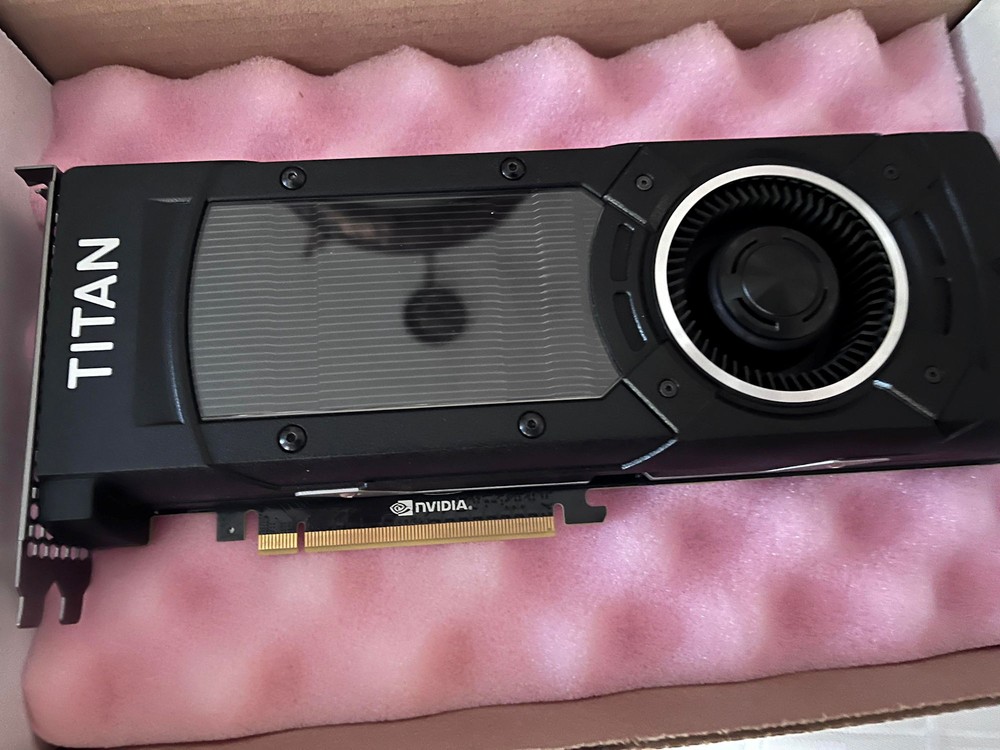 Amostra de desenvolvimento da NVIDIA GeForce GTX Titan X é