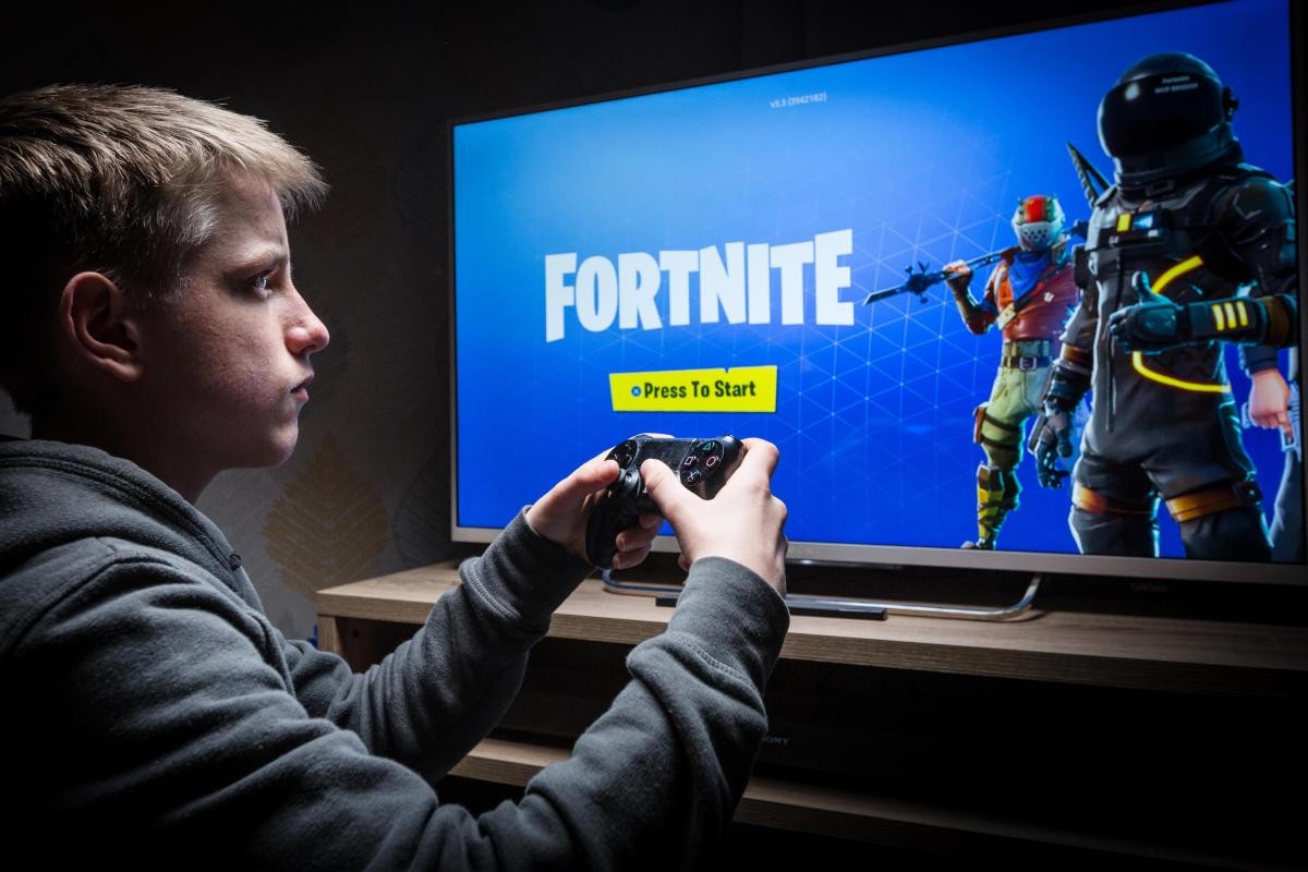 Jogando Fortnite