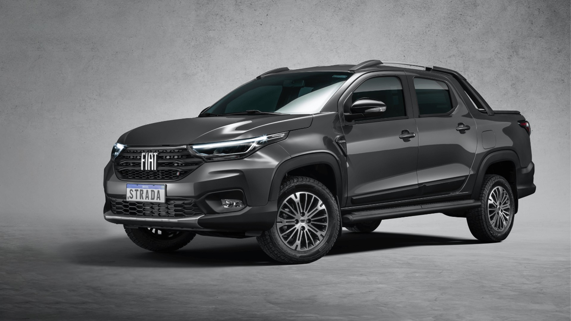 Carros na Web  Comparativo entre Fiat Strada e Fiat Strada