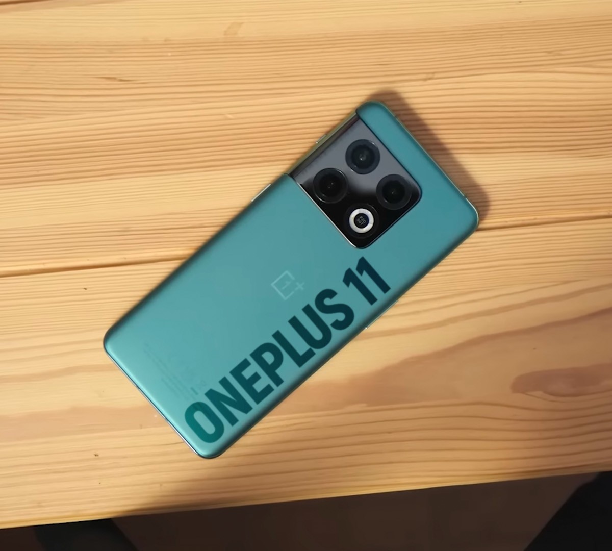 OnePlus 11 marca o retorno do topo de linha bom e barato | Vídeo