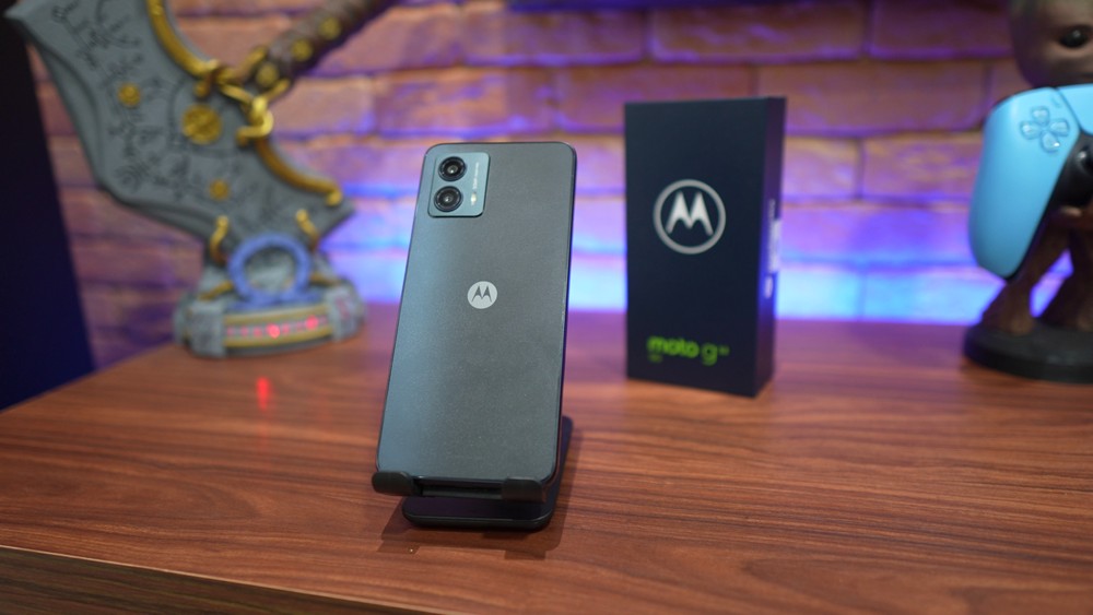 Galaxy A24 vs Moto G53: tela e software contra desempenho e 5G