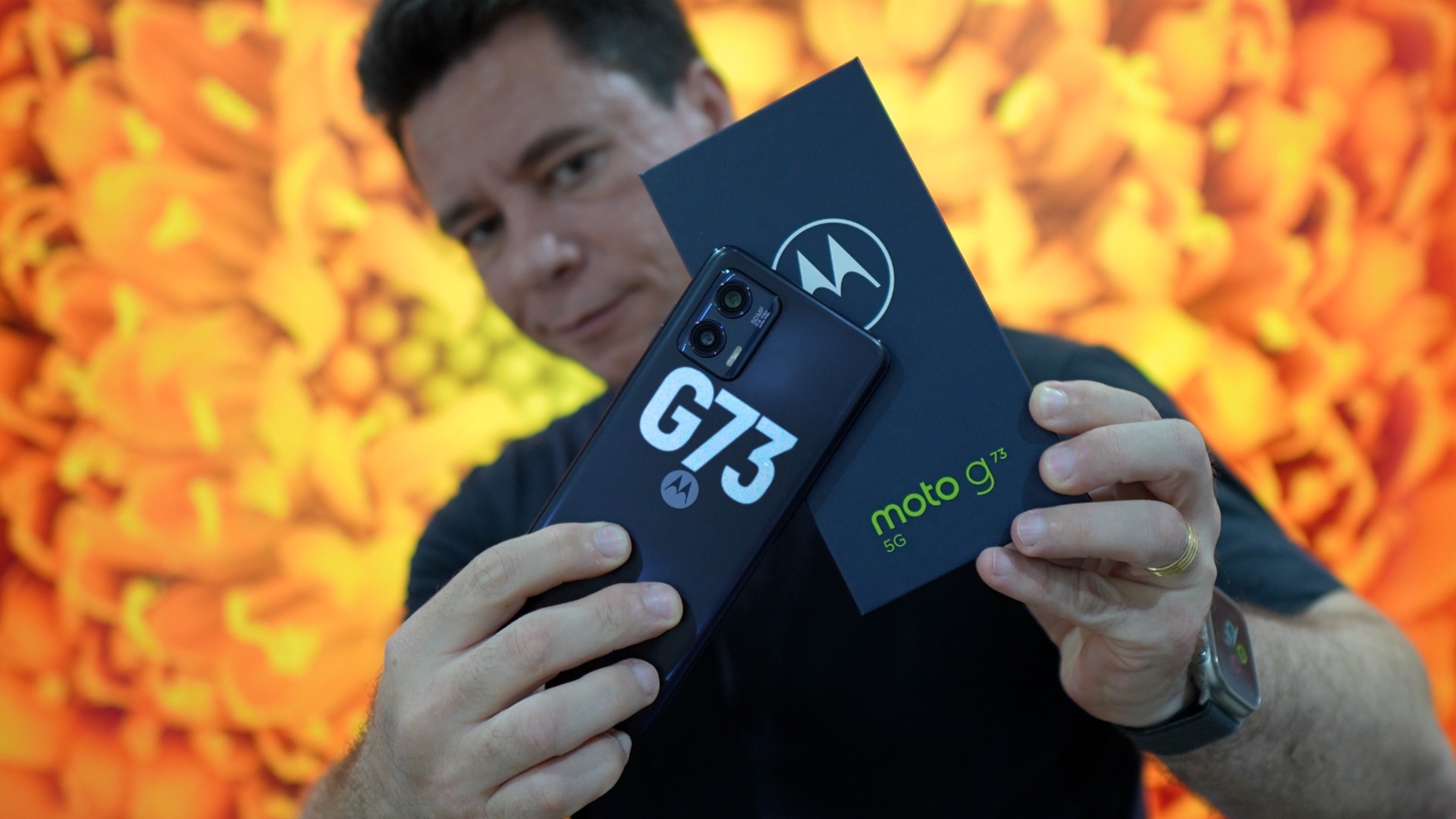 Galaxy M34 vs Moto G73: melhor celular acessível é da Samsung ou da  Motorola?