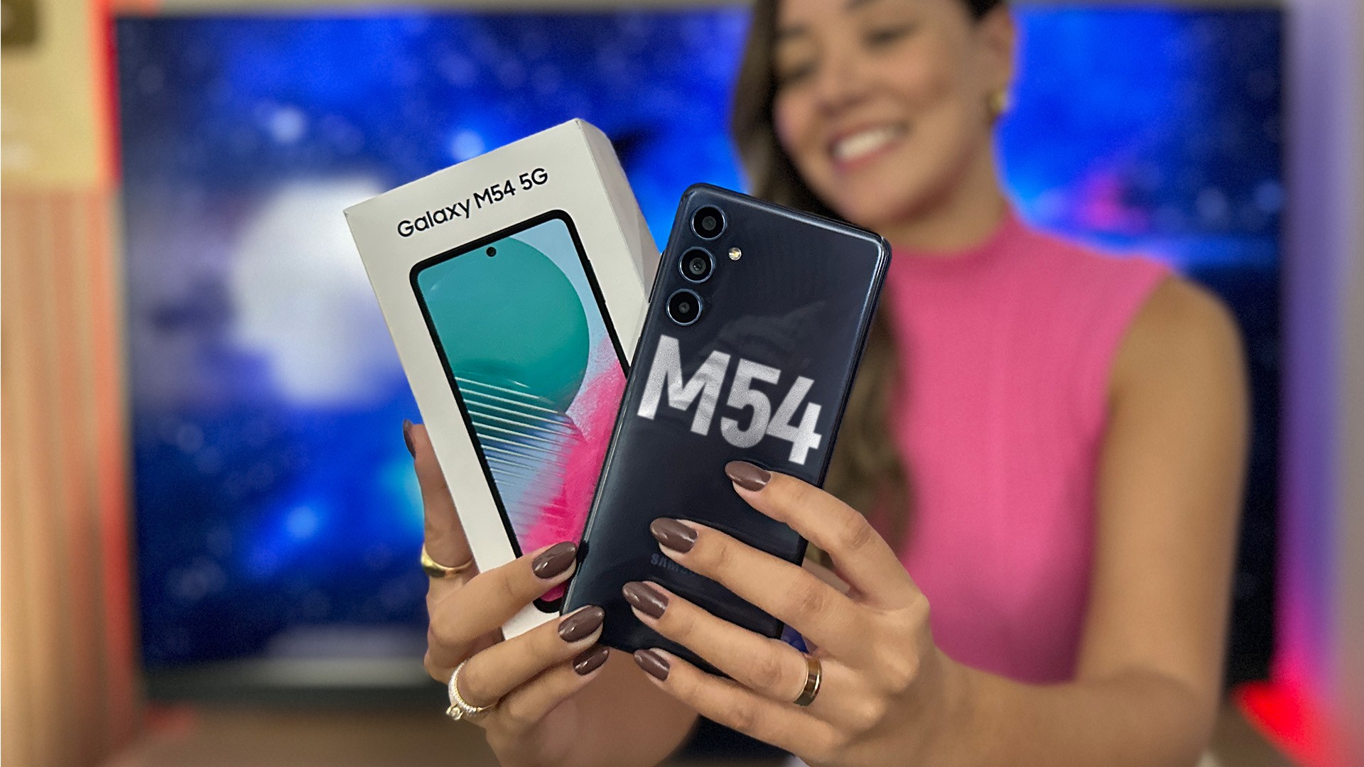 Galaxy M54: bom celular intermediário para quem curte tela grande e muita bateria | Análise