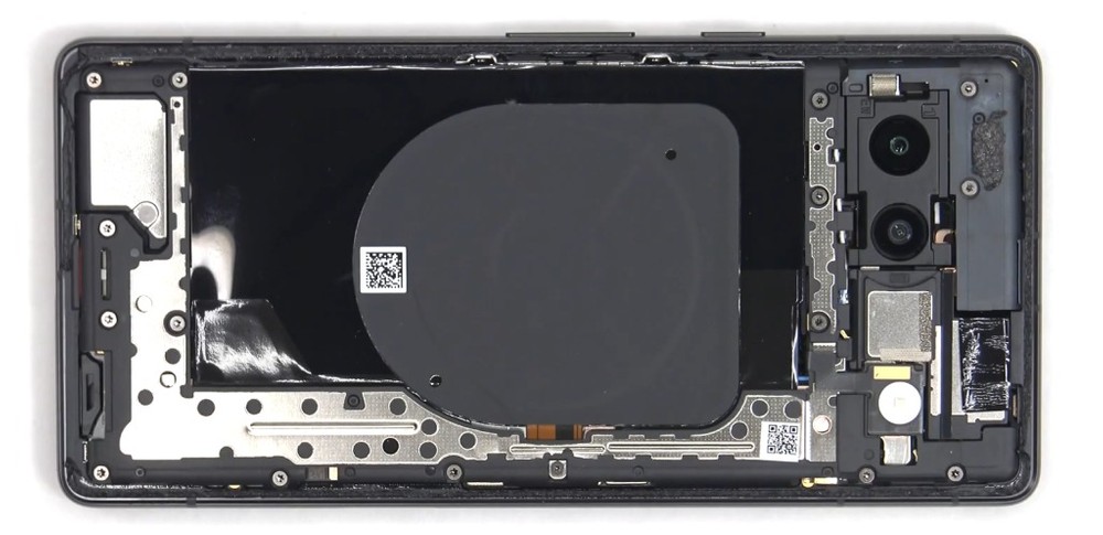 Google Pixel 7a é desmontado e tem detalhes internos revelados