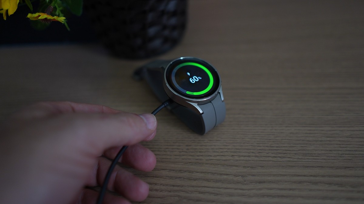 Samsung atualiza linha Galaxy Watch 5 com correções para dezenas de falhas