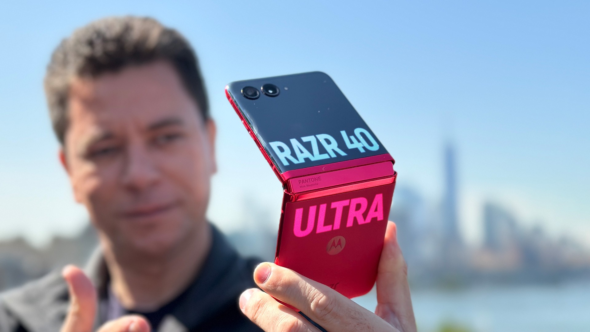 Motorola Razr 40 Ultra: una pantalla externa más grande y un hermano modesto |  Vídeo práctico