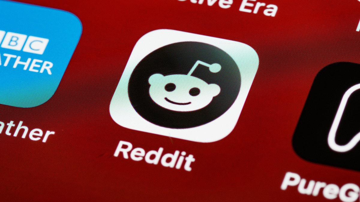 Reddit lança moderador com IA para entender nuances de posts em comunidades