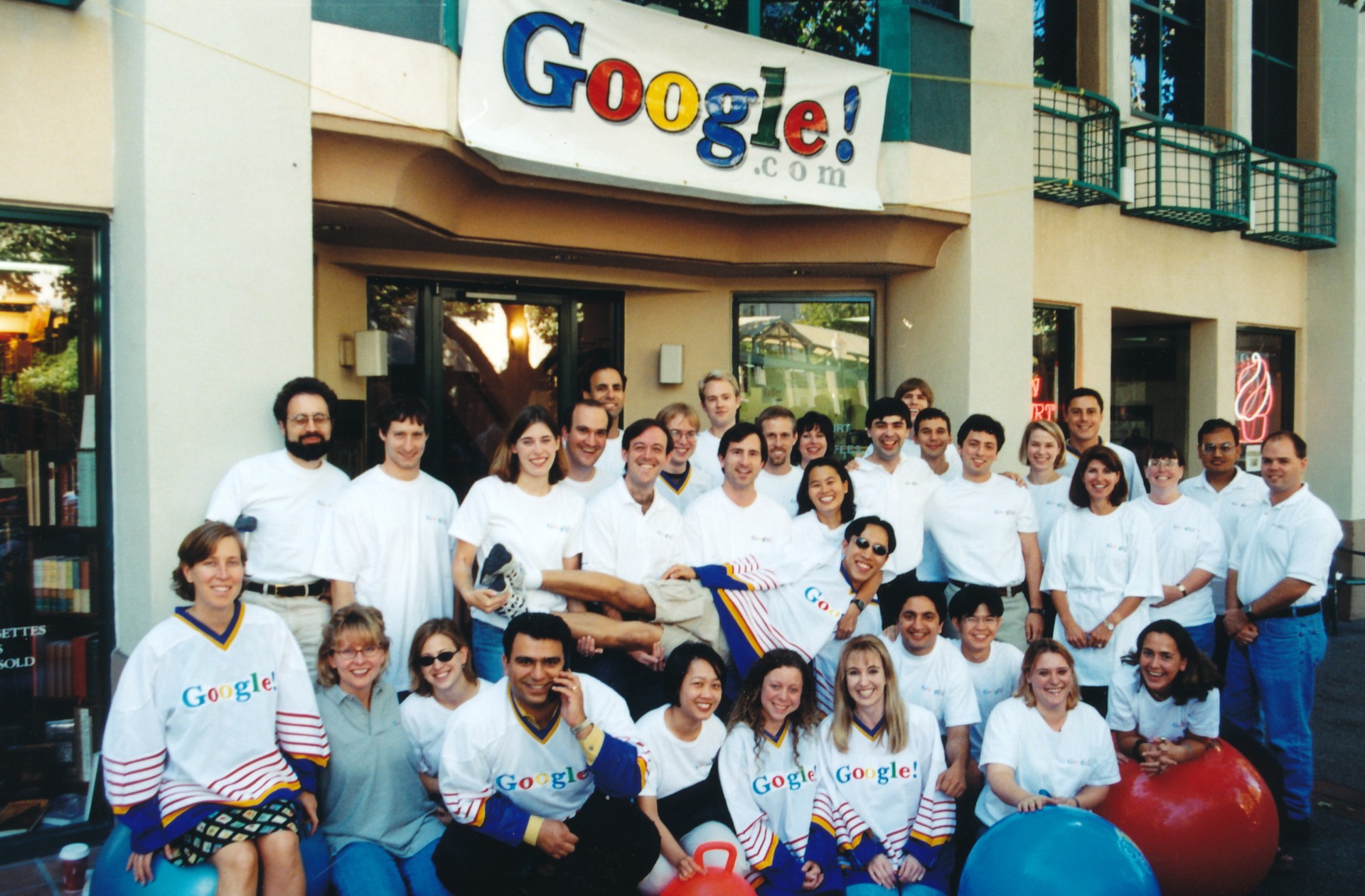 Google comemora 25 anos com retrospectiva de seus momentos mais marcantes - TudoCelular.com