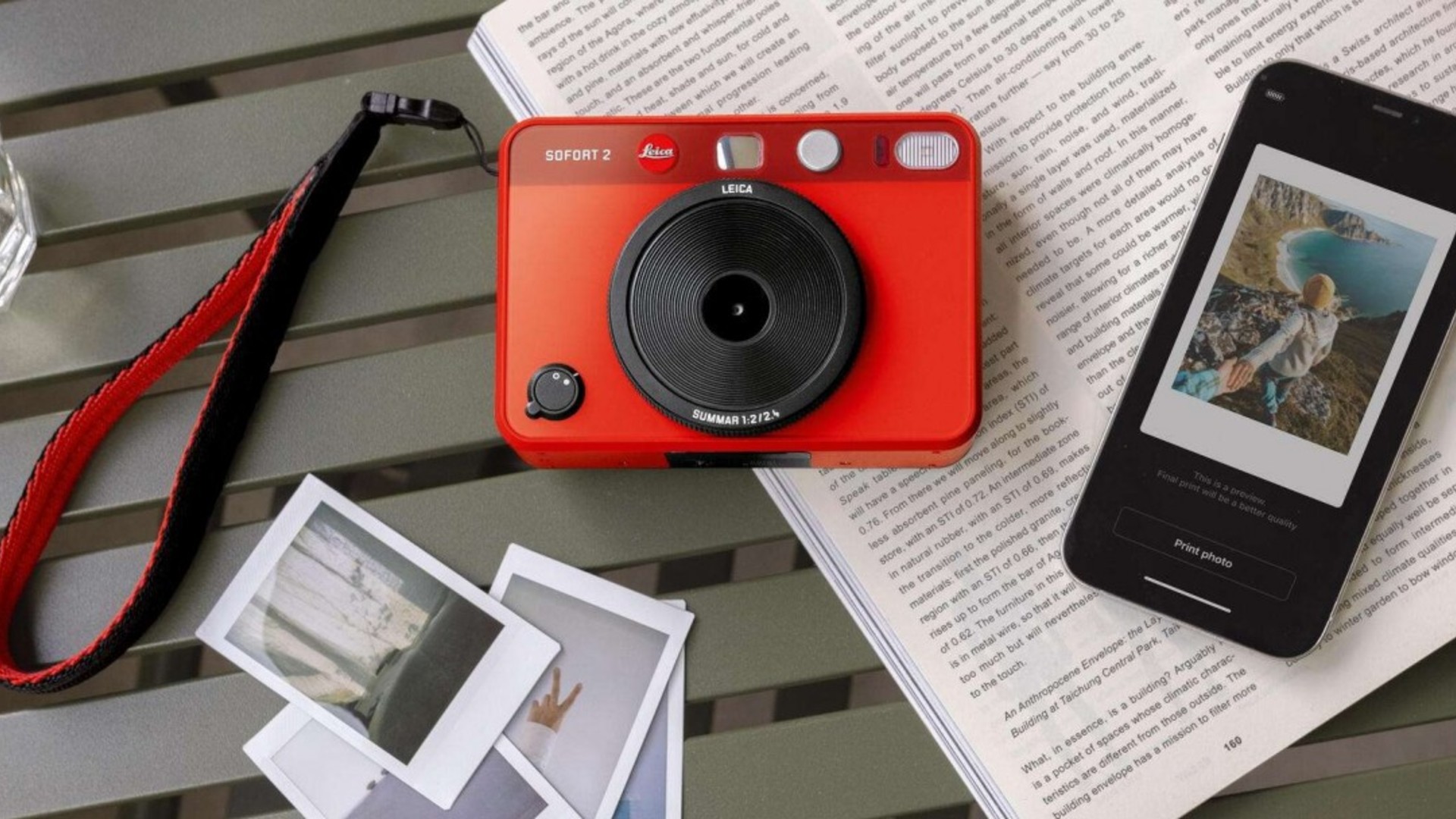Leica lança câmera Sofort 2 com design retrô e impressão de fotos