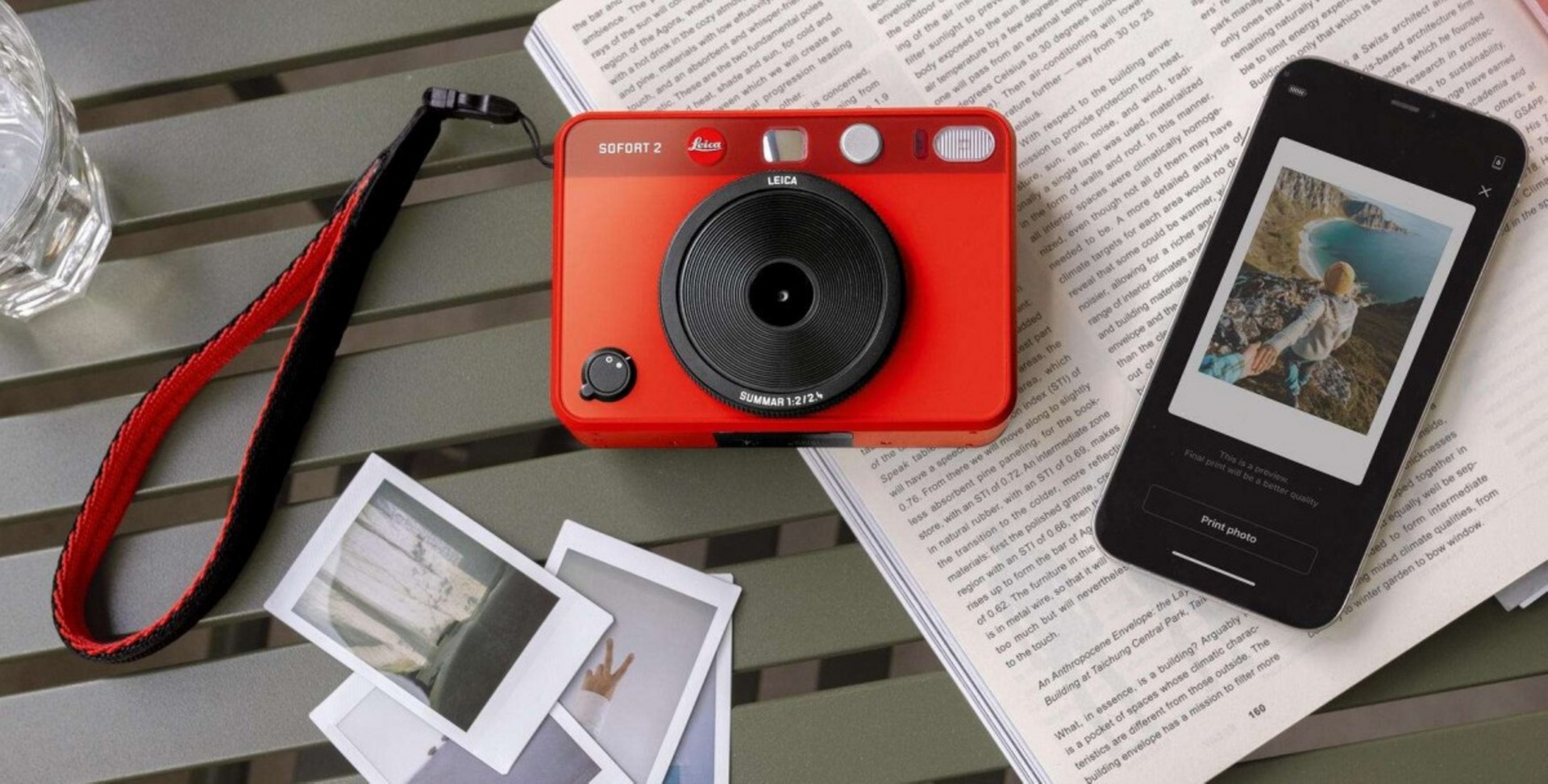 Leica lança câmera Sofort 2 com design retrô e impressão de fotos