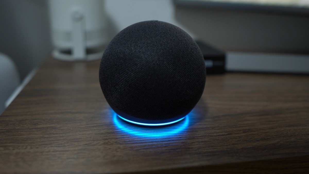 Echo Dot de 5ª geração com sensor de temperatura entra em promoção na Amazon