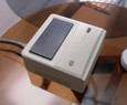 AYANEO lana mini PC com visual inspirado no Apple Macintosh de 1984