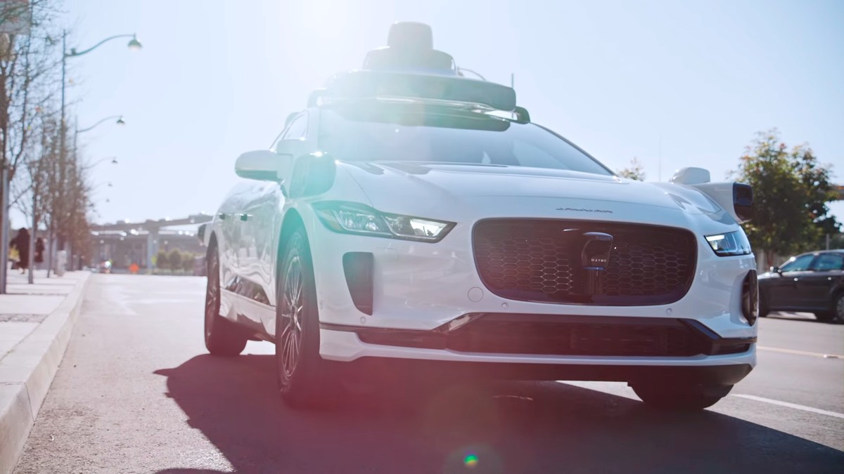 Frota de robotáxis da Waymo começam a levar passageiros em mais três cidades