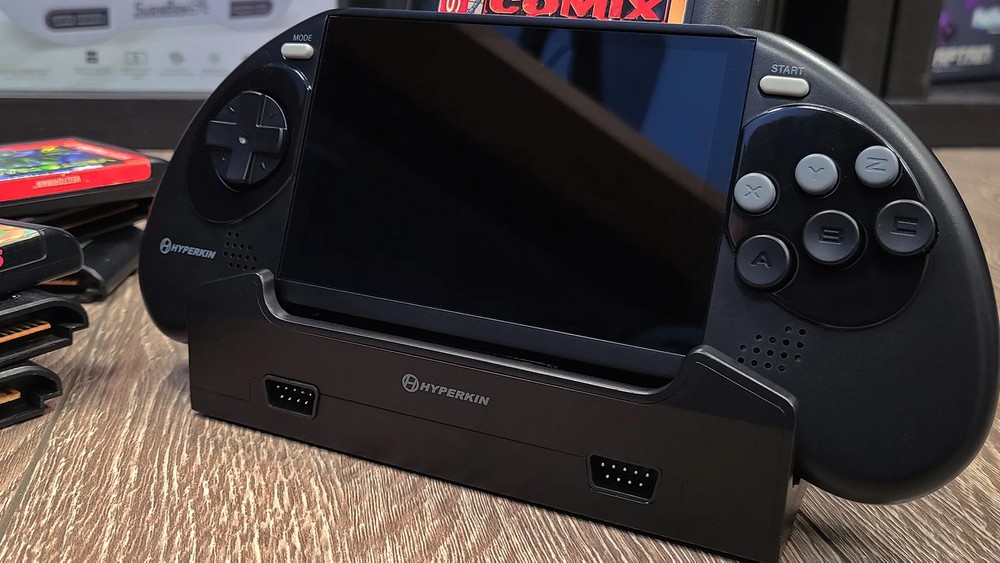 Hyperkin exibe console portátil Mega 95 com suporte a jogos
