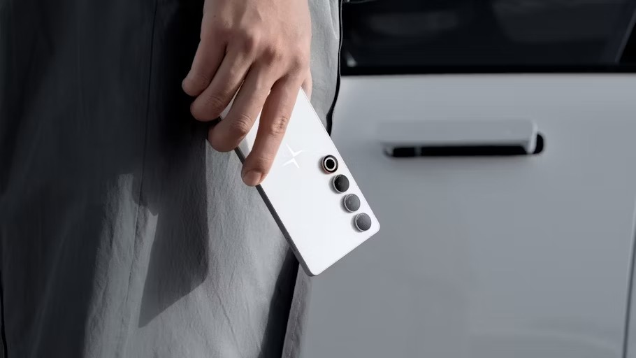 Polestar Phone chega ao mercado chins com tela de 120Hz e preo de US$ 1 mil