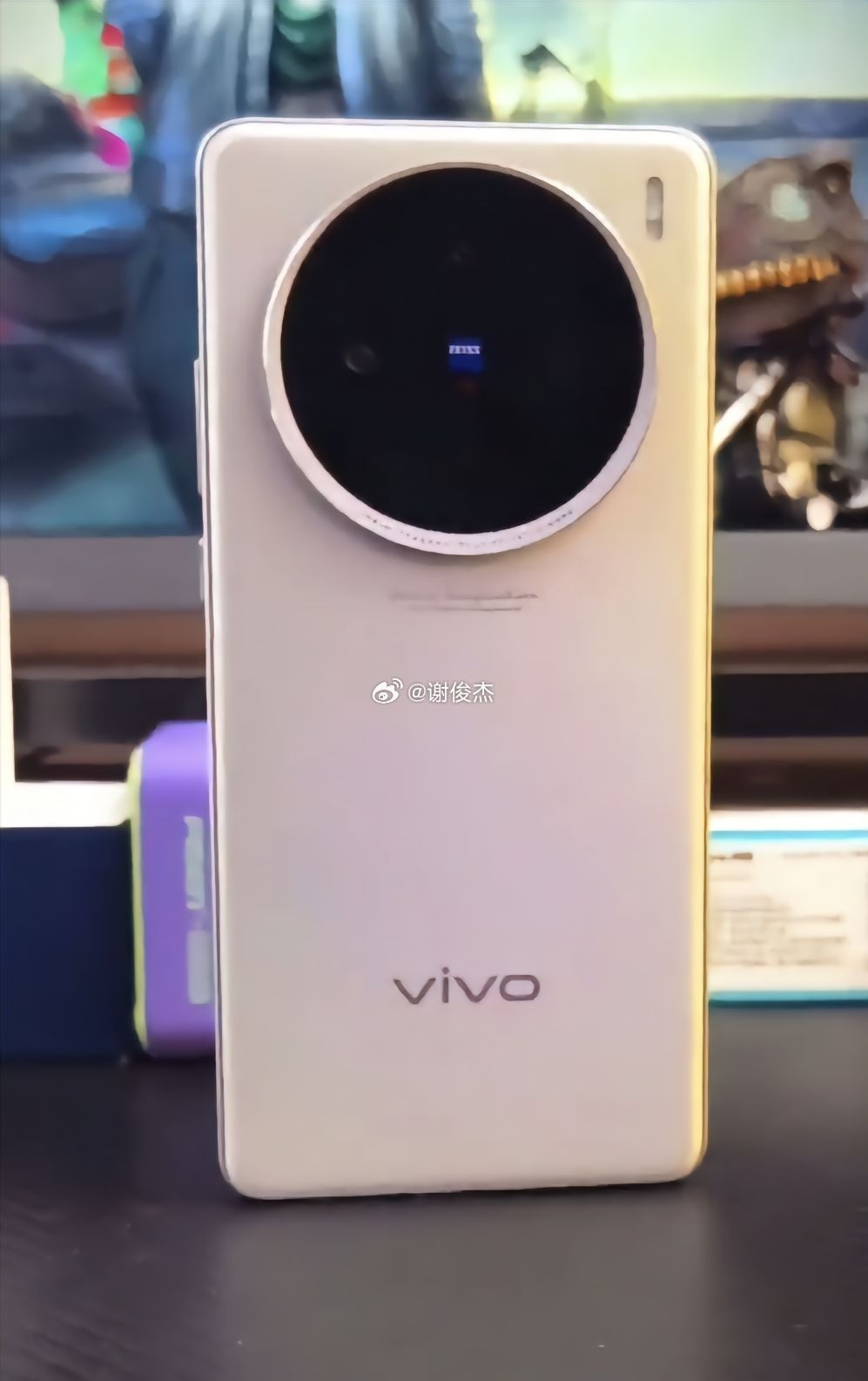 Vivo X100s tem ficha técnica vazada após surgir em imagens reais