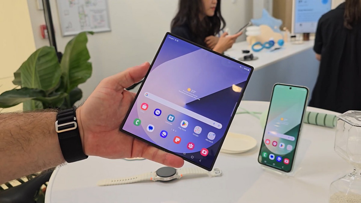 Galaxy Z Fold 6 e Flip 6 recebem a One UI 9 beta 2 com novos recursos de IA