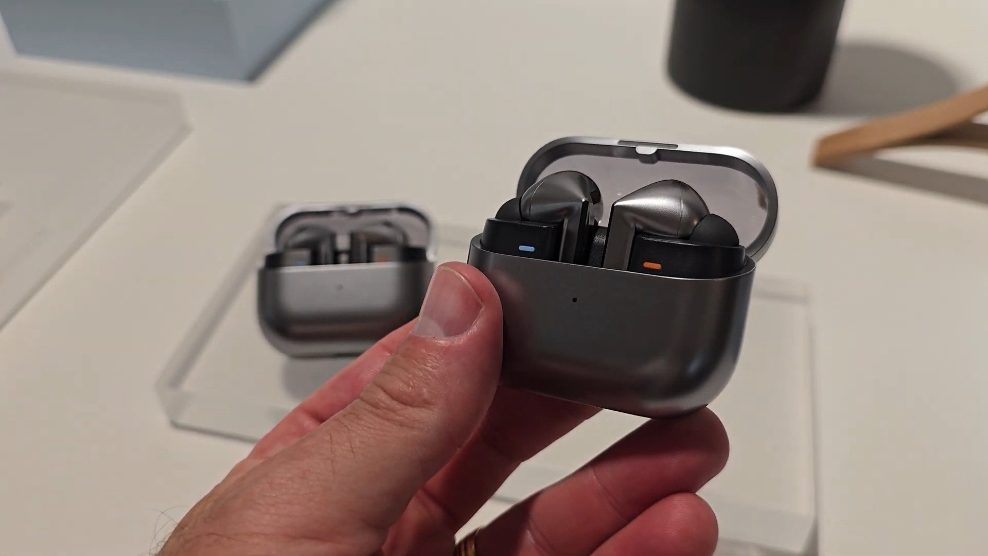 Galaxy Buds 3 Pro em promoção: fone de ouvido premium da Samsung com desconto na Amazon