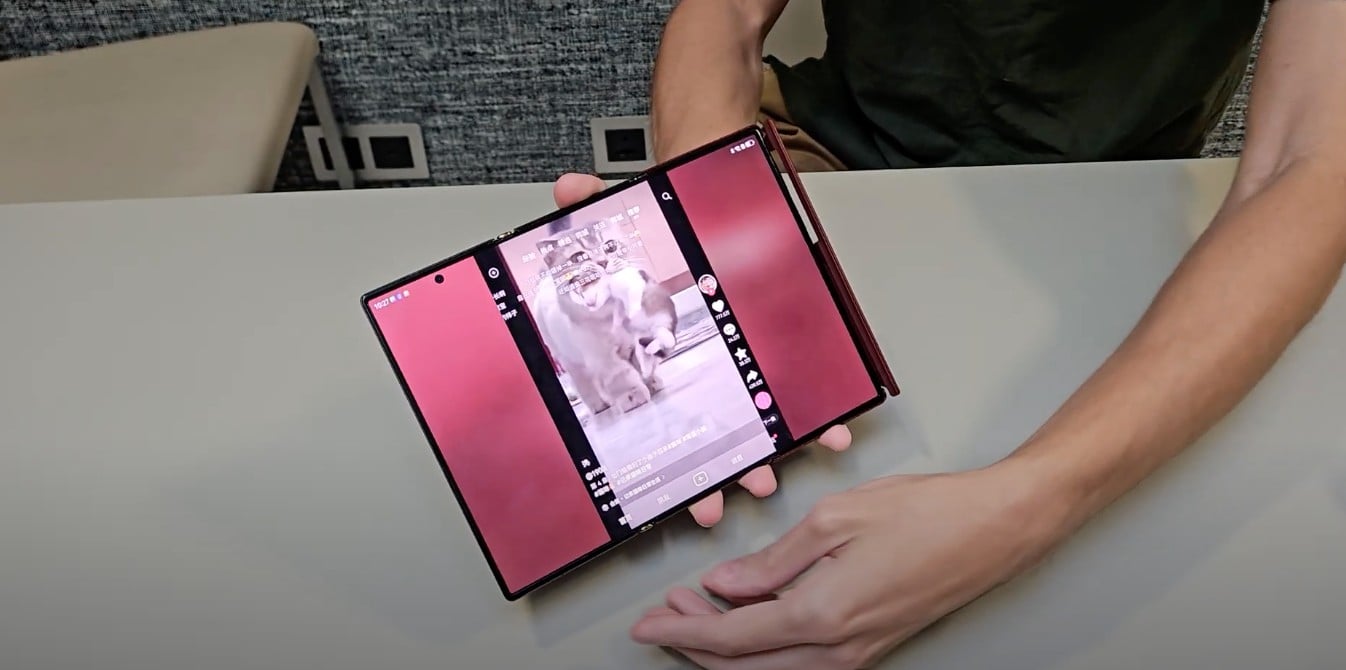 Huawei Mate XT: triple foldable fails resistance test