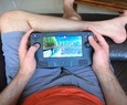 Novo PSP? PlayStation 4 Slim ? transformado em modelo compacto com tela em novo mod