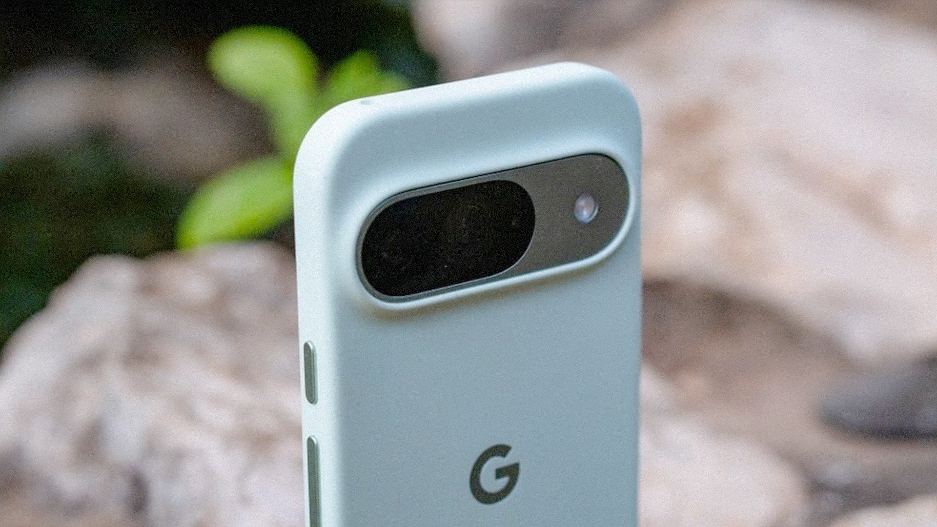 Google Pixel users complain that Google apps have stopped working